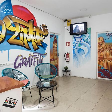 No Limit Hostel Graffiti Барселона Екстер'єр фото
