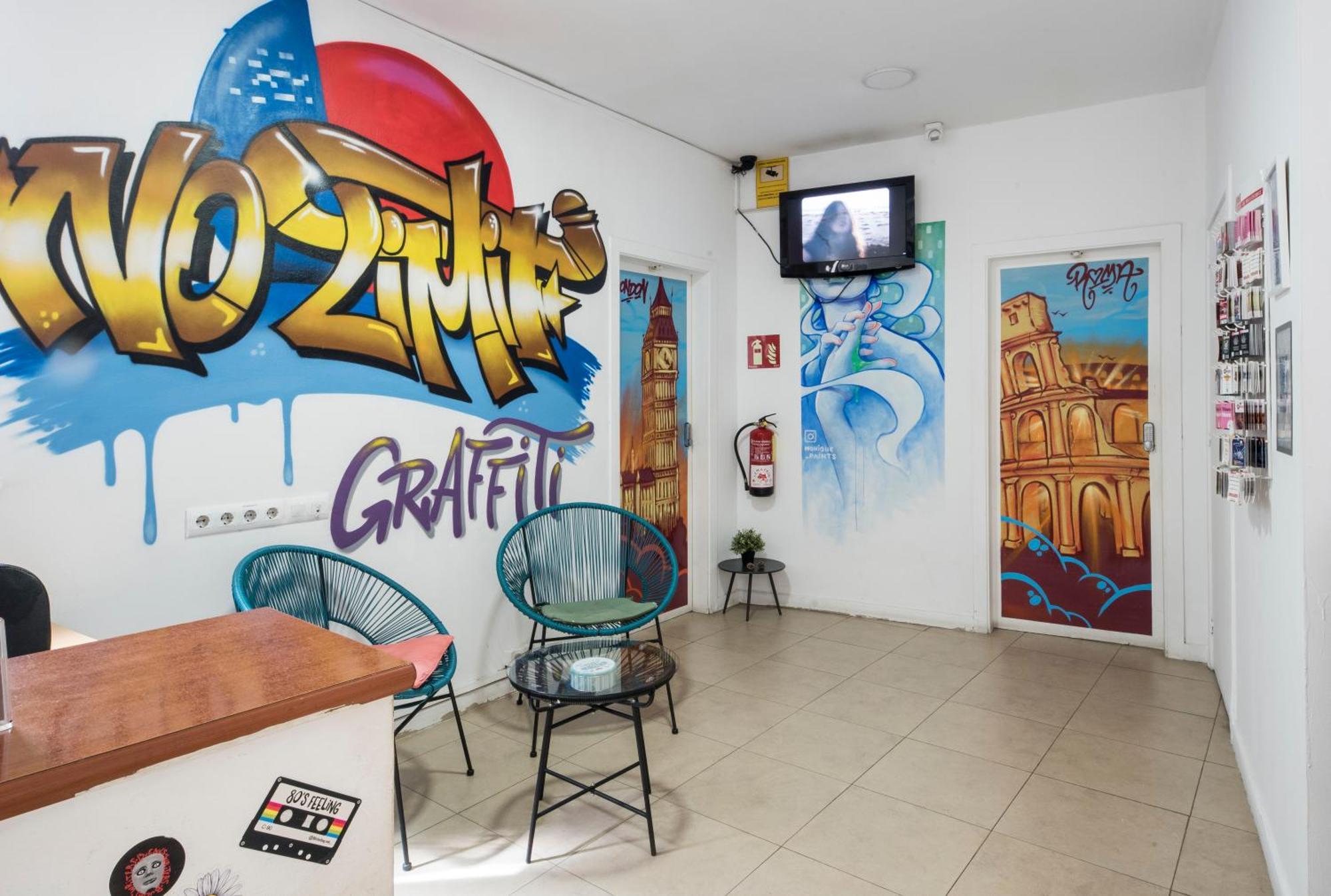 No Limit Hostel Graffiti Барселона Екстер'єр фото