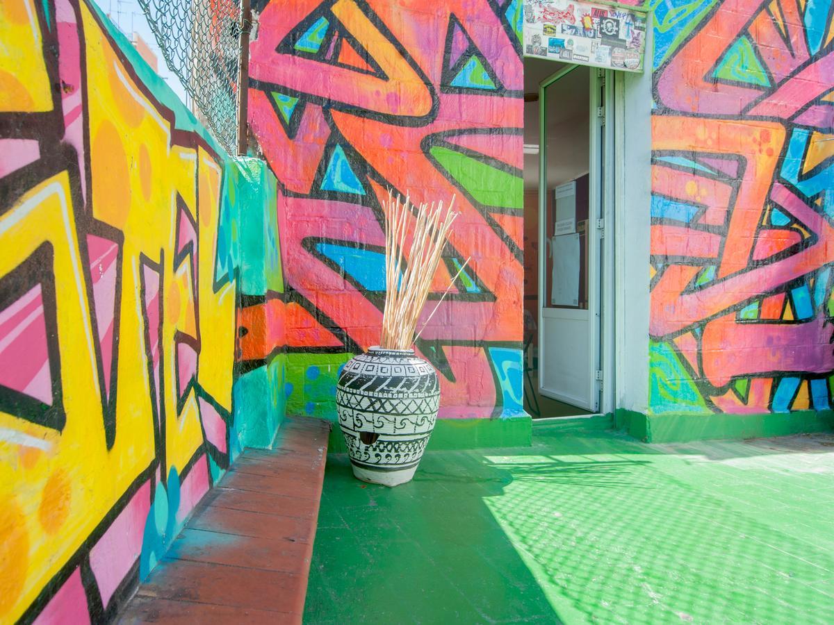 No Limit Hostel Graffiti Барселона Екстер'єр фото
